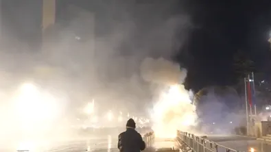 Коктейли Молотов и сълзотворен газ: напрежение на протест в Албания