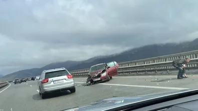 Пореден инцидент на АМ „Хемус“: кола помете мантинелата край „Витиня“ (ВИДЕО)