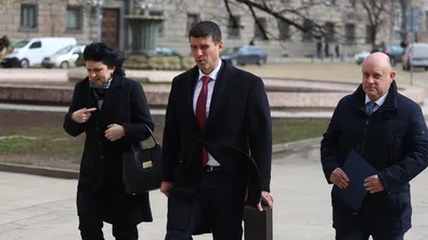 Ивелин Михайлов гласува в началото на изборния ден