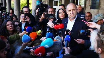 Ройтерс: Проруският Радев води с обещание да изкорени корупцията