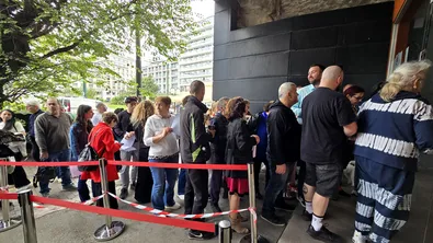 Висока активност и опашки пред изборните секции в Атина