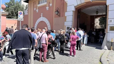 В Рим се вият опашки за гласуване на наши сънародници