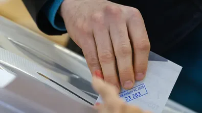 Гардиън: България гласува, проруският бивш президент води в изборите