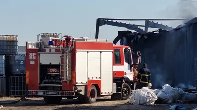 Пожар избухна на строеж в Пловдив (Видео)