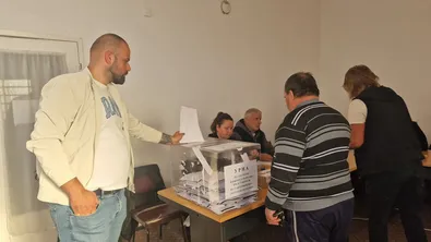 Заради висок интерес и счупени машини: пращат още бюлетини в Смолян и Мадан