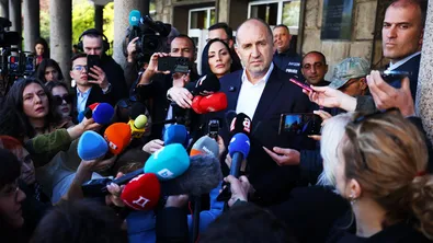 CNN: Радев води в решаващ вот за България, а страната търси изход от кризата