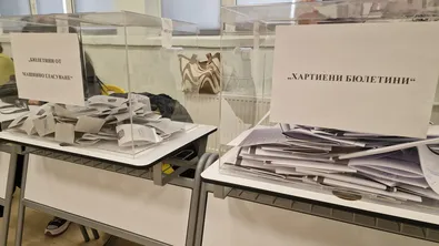 Габрово и Перник с първи готови протоколи: Румен Радев печели с 48%