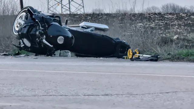 Тежка катастрофа край Своге: моторист е с опасност за живота