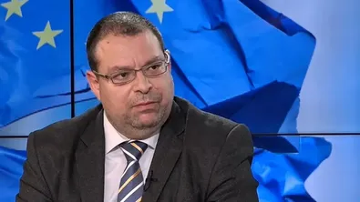 Перфектна буря в полза на Румен Радев