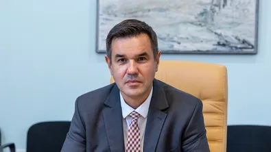 Никола Стоянов: Външни и вътрешни кризи в страната се преплитат