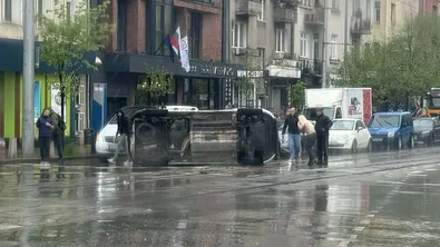 Откриха шофьора, избягал след катастрофата с линейка в София