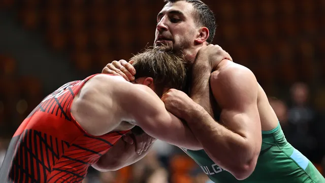 Чеченец спря Новиков към златния медал в Тирана