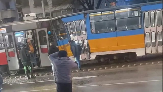 Сблъсък на два трамвая в София