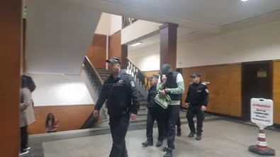 Делото срещу полицаите, пребили до смърт арестант в Казанлък, започна по същество