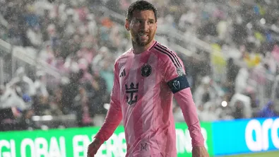 Меси строи три луксозни къщи за децата си