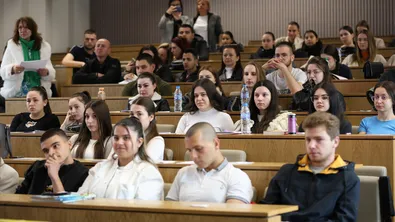 Заради липсата на бюджет: милиони не достигат за студентски стипендии