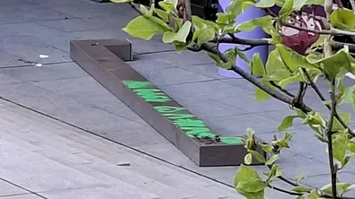 След инцидента на НДК: Според свидетели, момчето е било бутнато