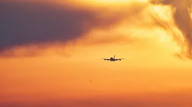 Иран възобновява международните полети от Техеран след двумесечно прекъсване