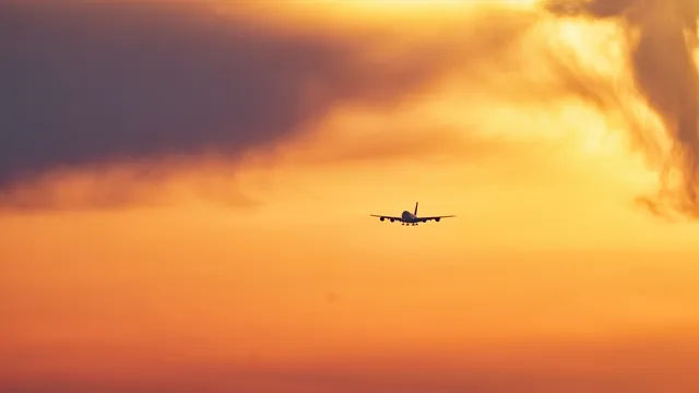 Иран възобновява международните полети от Техеран след двумесечно прекъсване