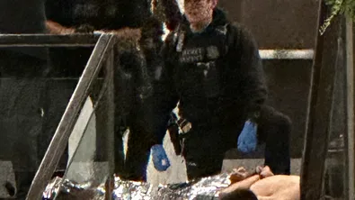 Вижте момента, в който евакуират президента Тръмп заради изстрели (ВИДЕО, СНИМКИ)