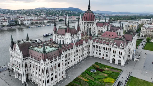 Мадяр връща знамето на ЕС в парламента на Будапеща