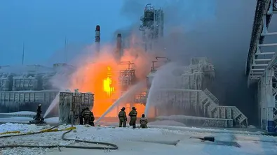 Пожар в руска рафинерия на Черно море след украински удари