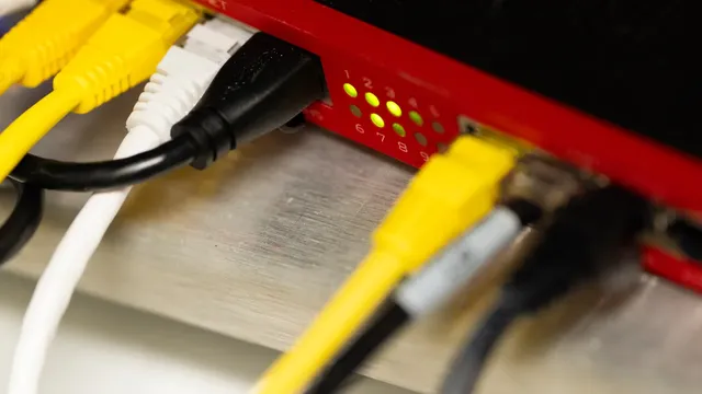 Иран пуска контролиран интернет за бизнеса