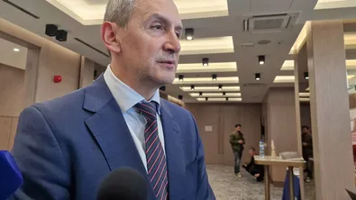 Михаил Околийски представя наредбата за специализацията на младите лекари