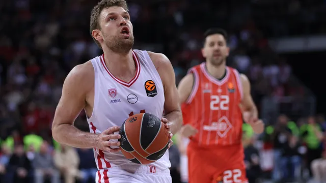 Везенков с разбит нос, шили го в съблекалнята