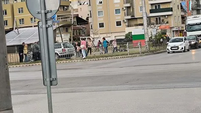 Кола влетя в пешеходна зона в столичния квартал „Надежда“