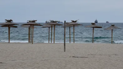 Петно от мазут се появи на плаж във Варна