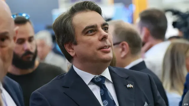 ПП и ДБ се разделят на две парламентарни групи?