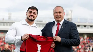 ЦСКА със специален подарък за Карлос Насар