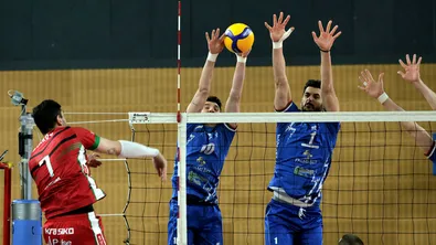 Нефтохимик отложи празненствата на Левски