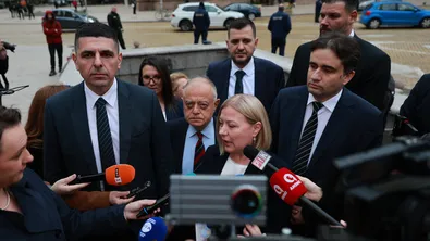 ДБ с 6 нови закона и искане на комисия за „Осемте джуджета“ и „Нотариуса“ още в първия ден