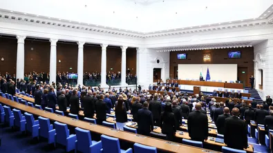 Депутати не се отделиха от телефоните си по време на речта на президента Илияна Йотова