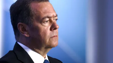 Медведев: Вашингтон "отвлича президенти и подпалва конфликти"