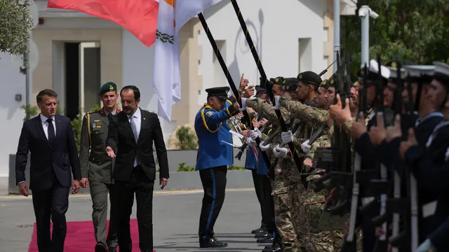 Турция изръмжа на плана за разполагане на френски войски в Кипър