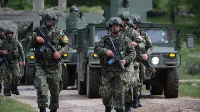 Командирът на НАТО в Косово: Ситуацията със сигурността остава крехка