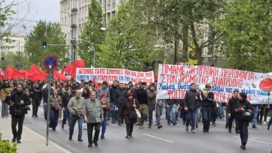 Масови стачки в Гърция за Деня на труда блокираха транспорта и услугите