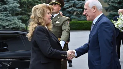 Йотова и арменският президент с ангажимент за икономическо сътрудничество