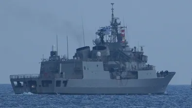 Иран твърди, че е поразил с две ракети американски боен кораб в Ормуз