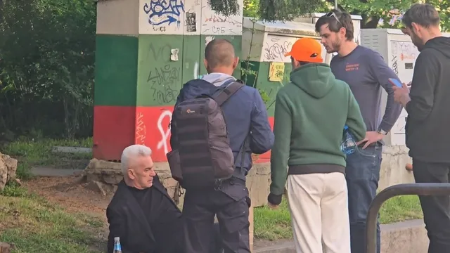 Волен Сидеров откаран с линейка от центъра на София