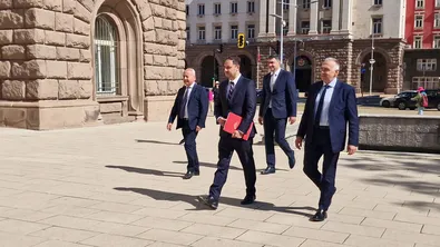 Представители на "Прогресивна България" влязоха на консултациите при Йотова (ВИДЕО)