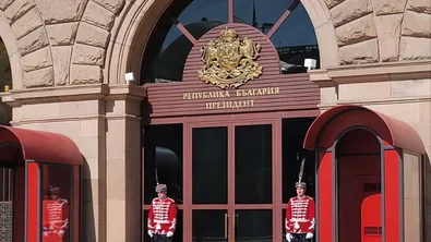 Представители на ГЕРБ-СДС влязоха на консултациите при президента Илияна Йотова