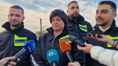 Диана Русинова: Прикрива ли министър Найденов фирми и некачествени ремонти?