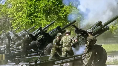 С 20 артилерийски салюта България отбеляза Деня на храбростта и Деня на Българската армия