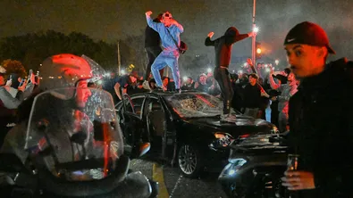 Хаос и двама убити в Париж след успеха на ПСЖ
