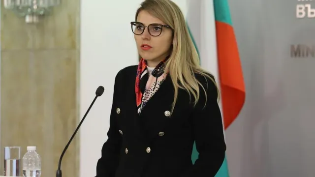 Коя е Велислава Петрова - Чамова - външен министър в кабинета "Радев"