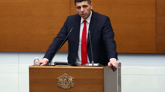 Ивайло Мирчев към Радев: Пеевски гледа нагло от първия ред, а ГЕРБ ви се предложиха